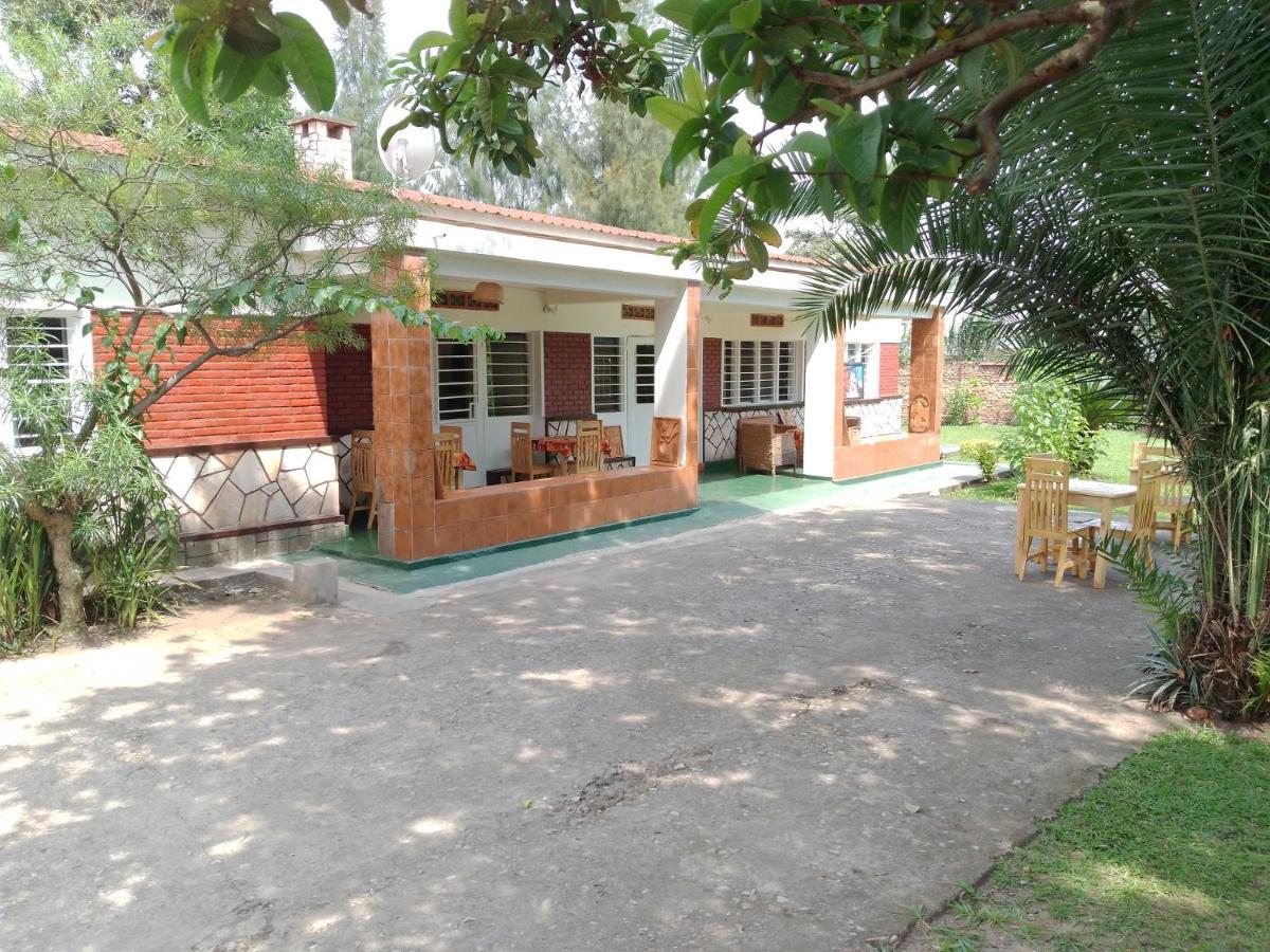 Colibri Taverne & Guest House Гисеньи Экстерьер фото