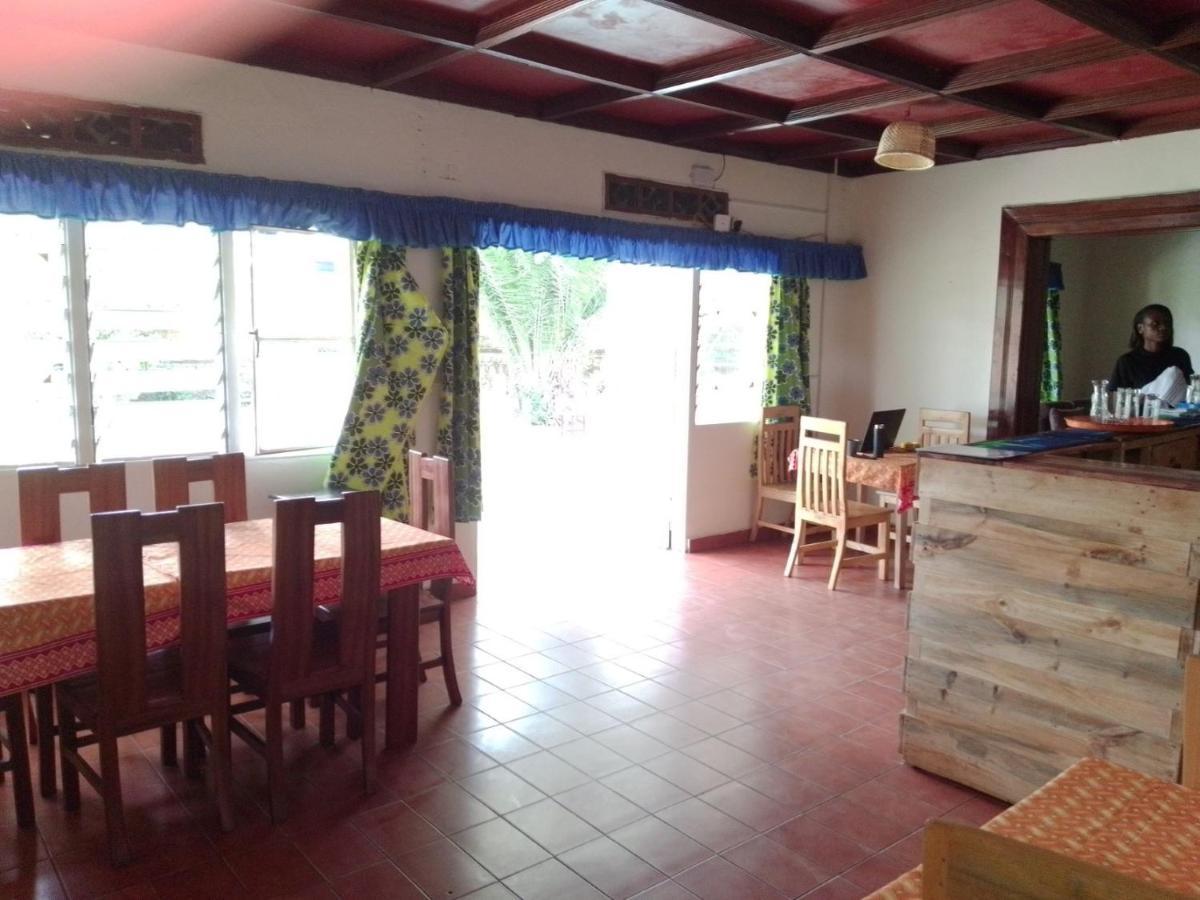 Colibri Taverne & Guest House Гисеньи Экстерьер фото