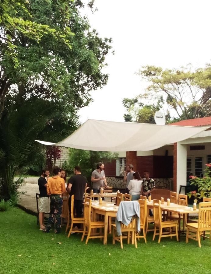 Colibri Taverne & Guest House Гисеньи Экстерьер фото