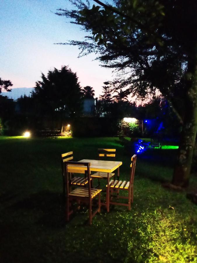 Colibri Taverne & Guest House Гисеньи Экстерьер фото