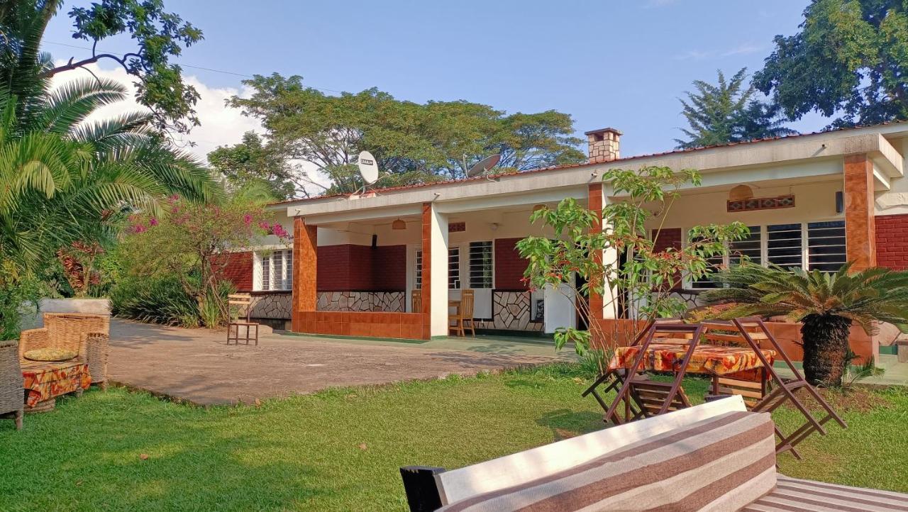 Colibri Taverne & Guest House Гисеньи Экстерьер фото