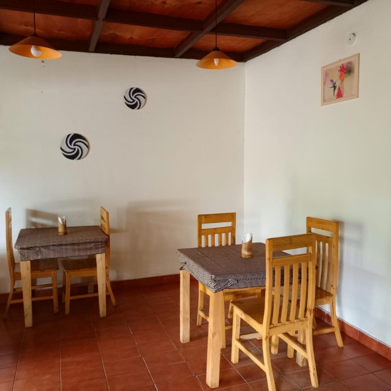 Colibri Taverne & Guest House Гисеньи Экстерьер фото