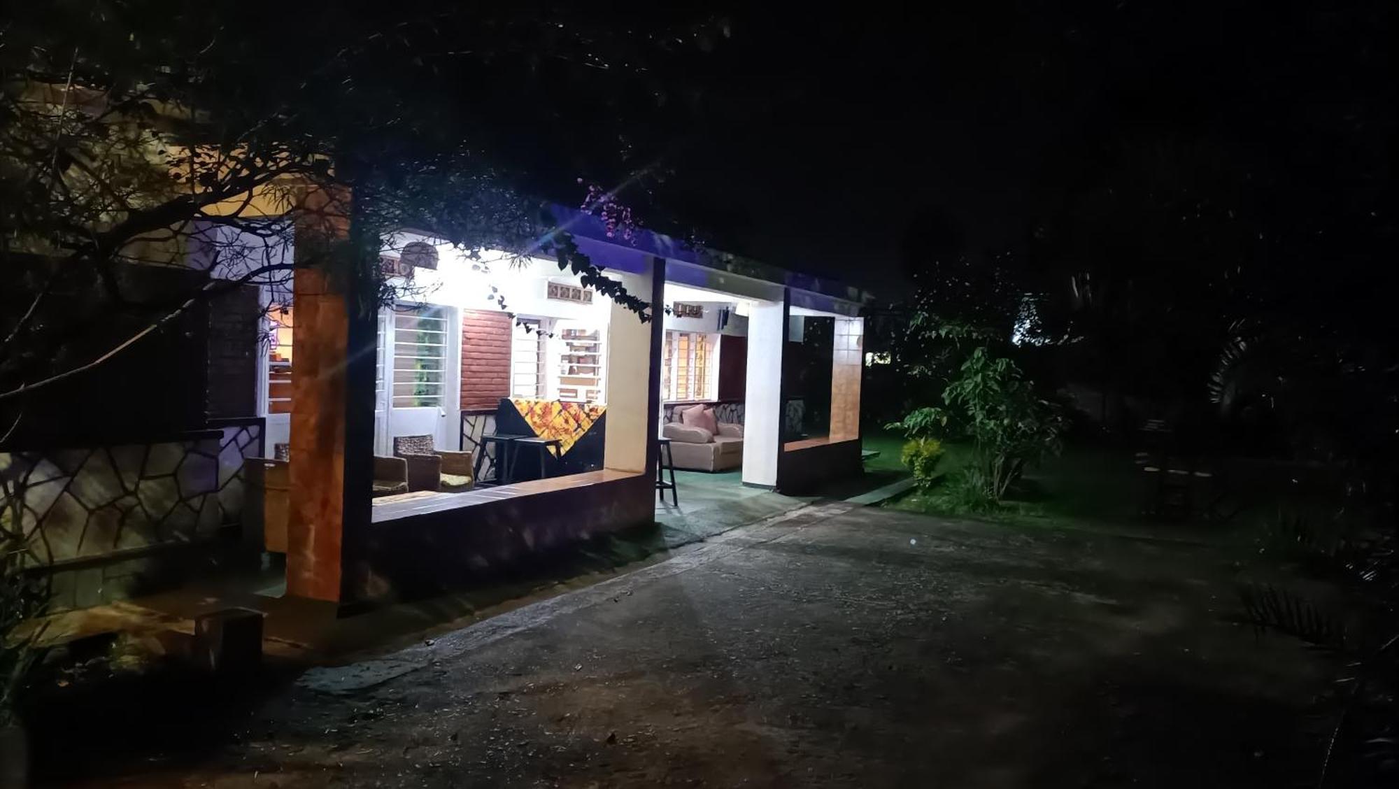 Colibri Taverne & Guest House Гисеньи Экстерьер фото