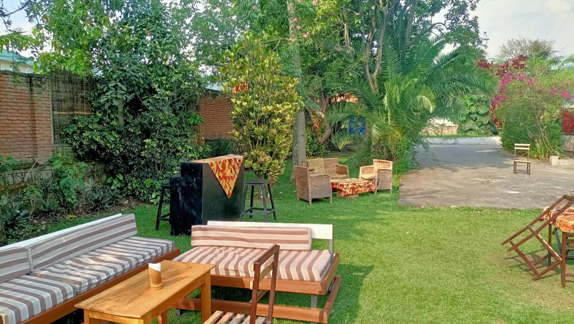 Colibri Taverne & Guest House Гисеньи Экстерьер фото