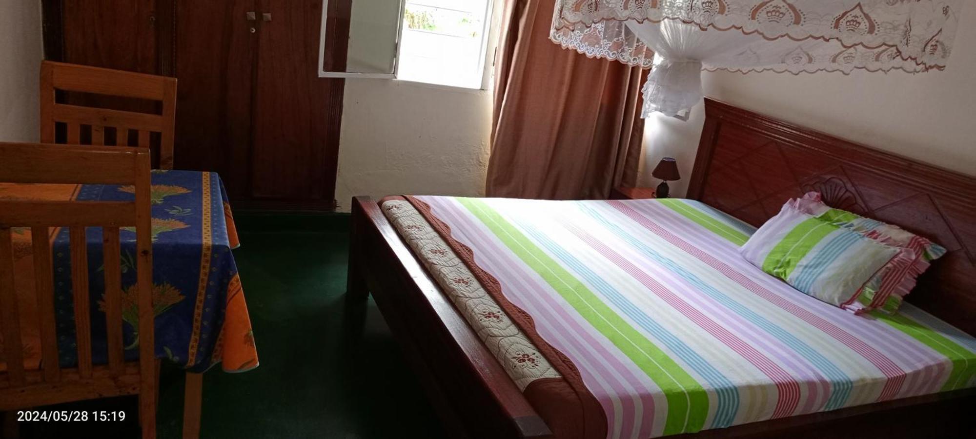 Colibri Taverne & Guest House Гисеньи Экстерьер фото