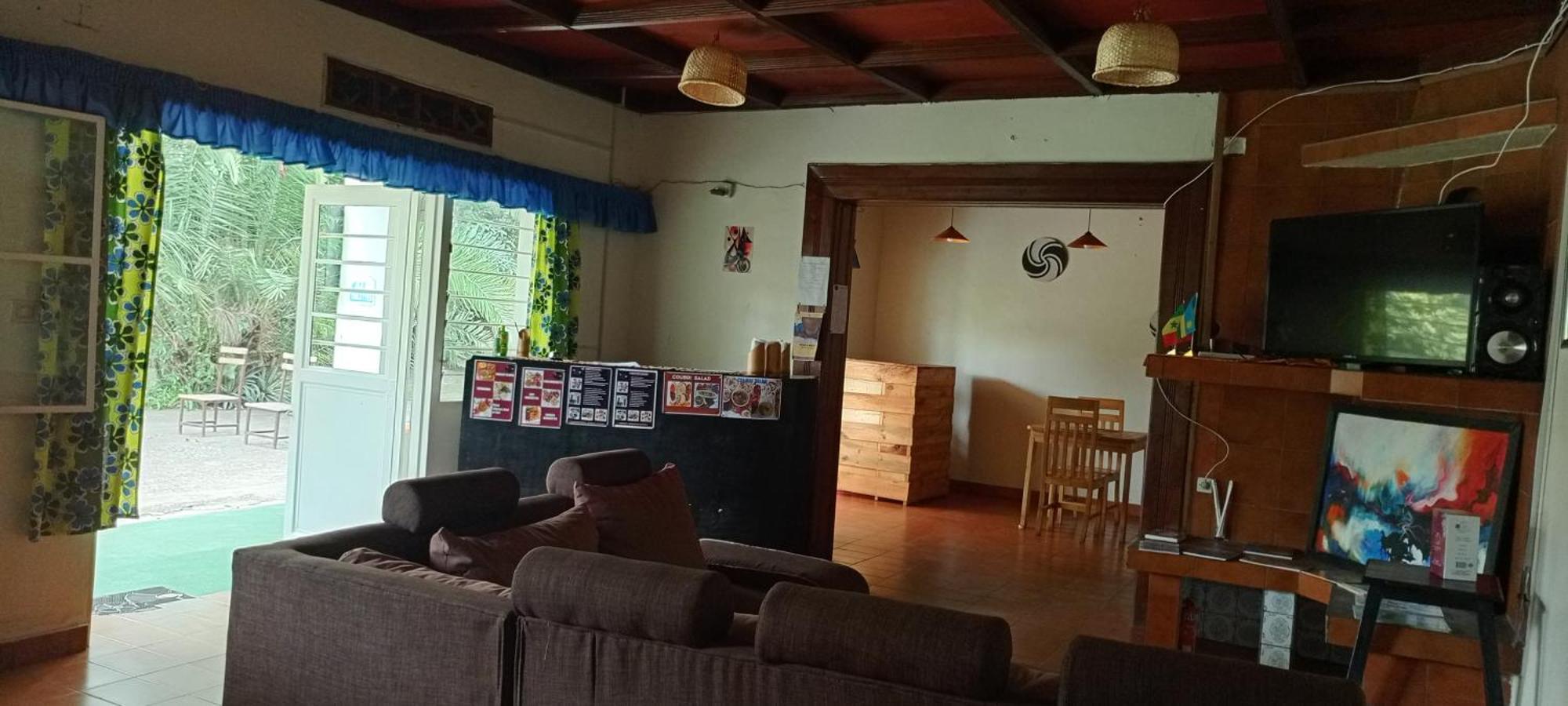 Colibri Taverne & Guest House Гисеньи Экстерьер фото
